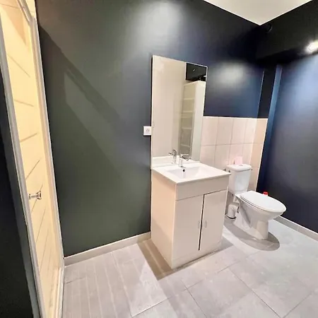 Appartamento Au Calme Avec Terrasse , Proche Metro *