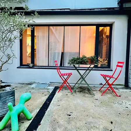 Au Calme Avec Terrasse , Proche Metro